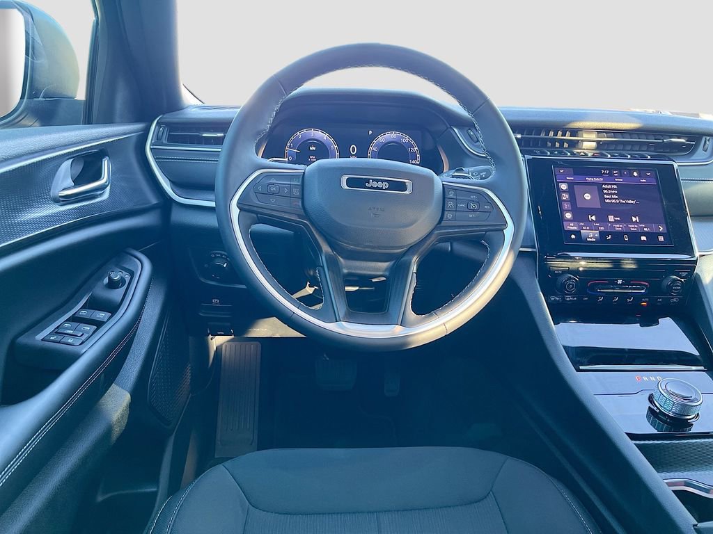 Used 2025 Jeep Grand Cherokee Laredo w/ Trailer Tow Package RWD image 20