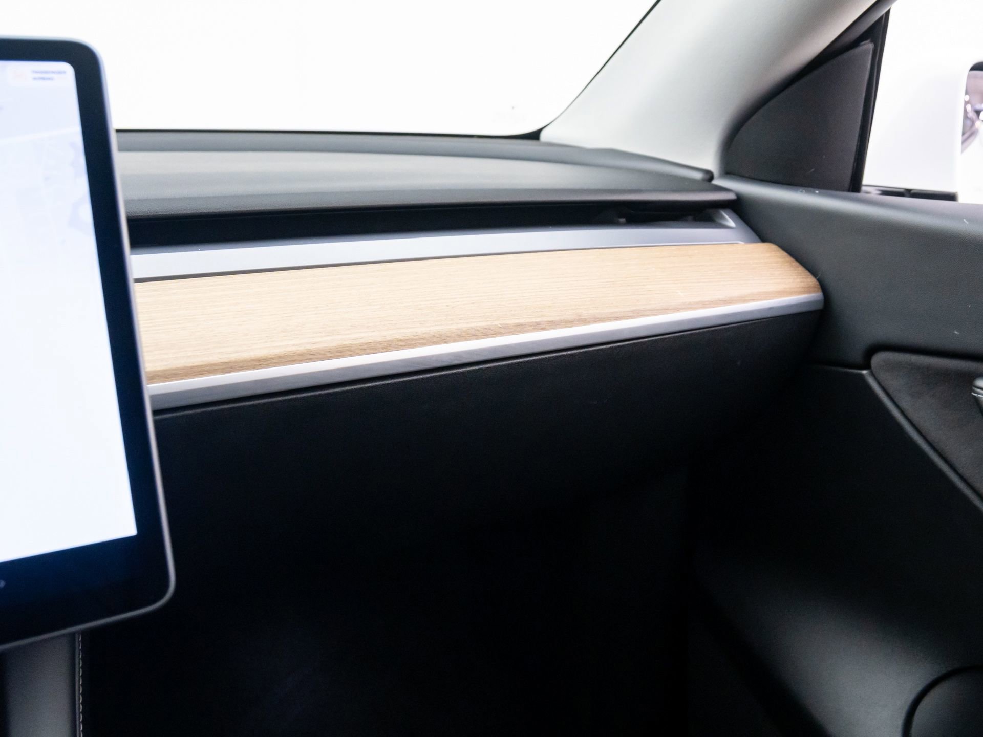 Used 2022 Tesla Model Y Long Range image 25