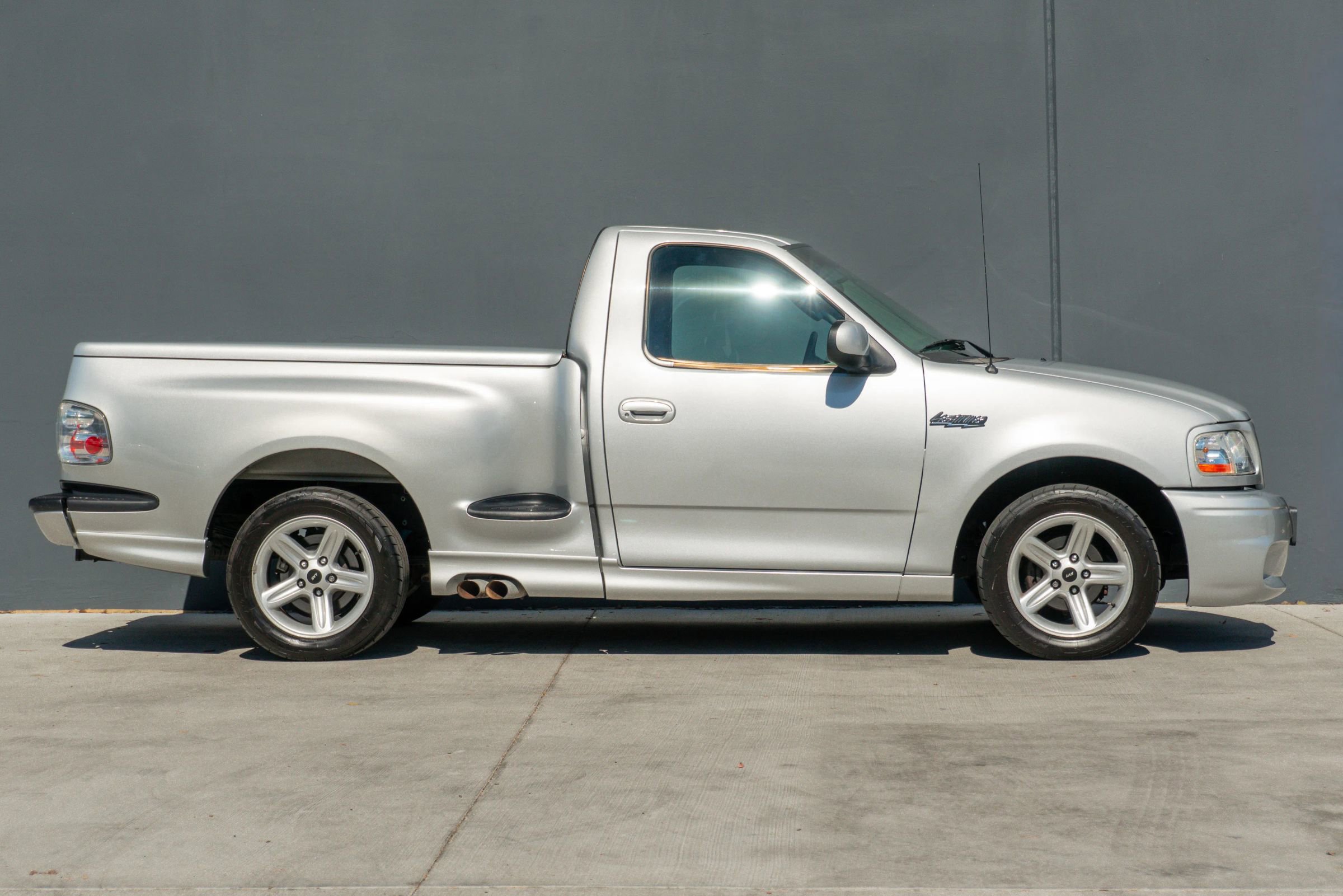Used 2004 Ford F150 Lightning RWD image 6