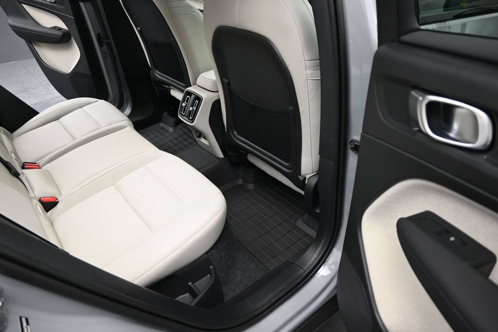 New 2026 Volvo XC40 B5 Plus w/ Protection Package Premier AWD/4WD image 15