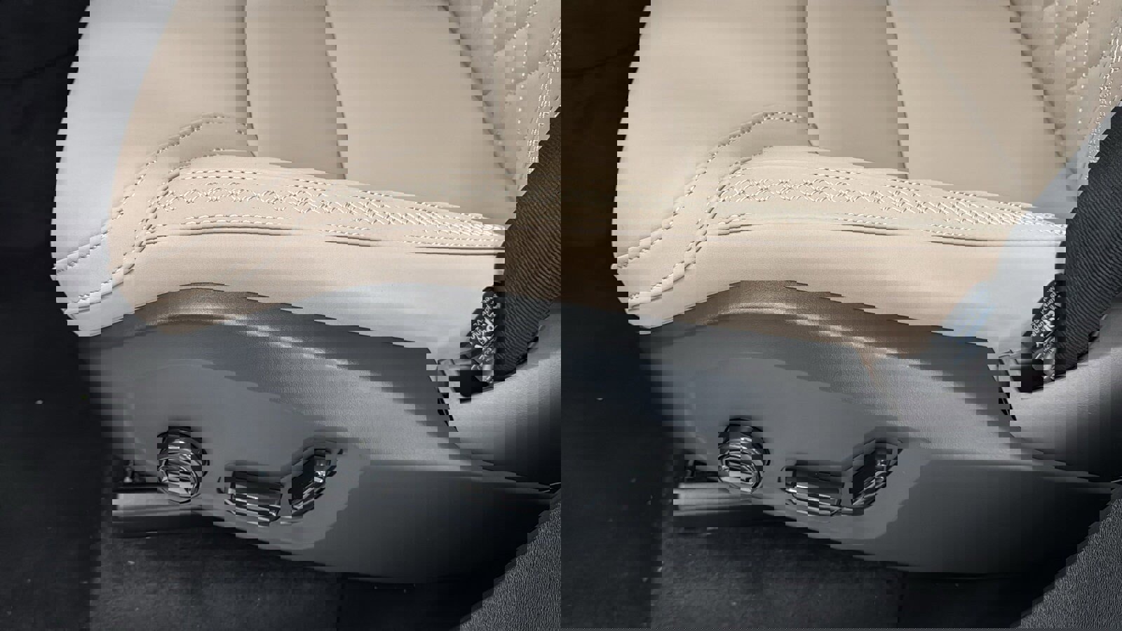 New 2026 Volvo XC90 B6 Plus w/ Protection Package Premier image 24