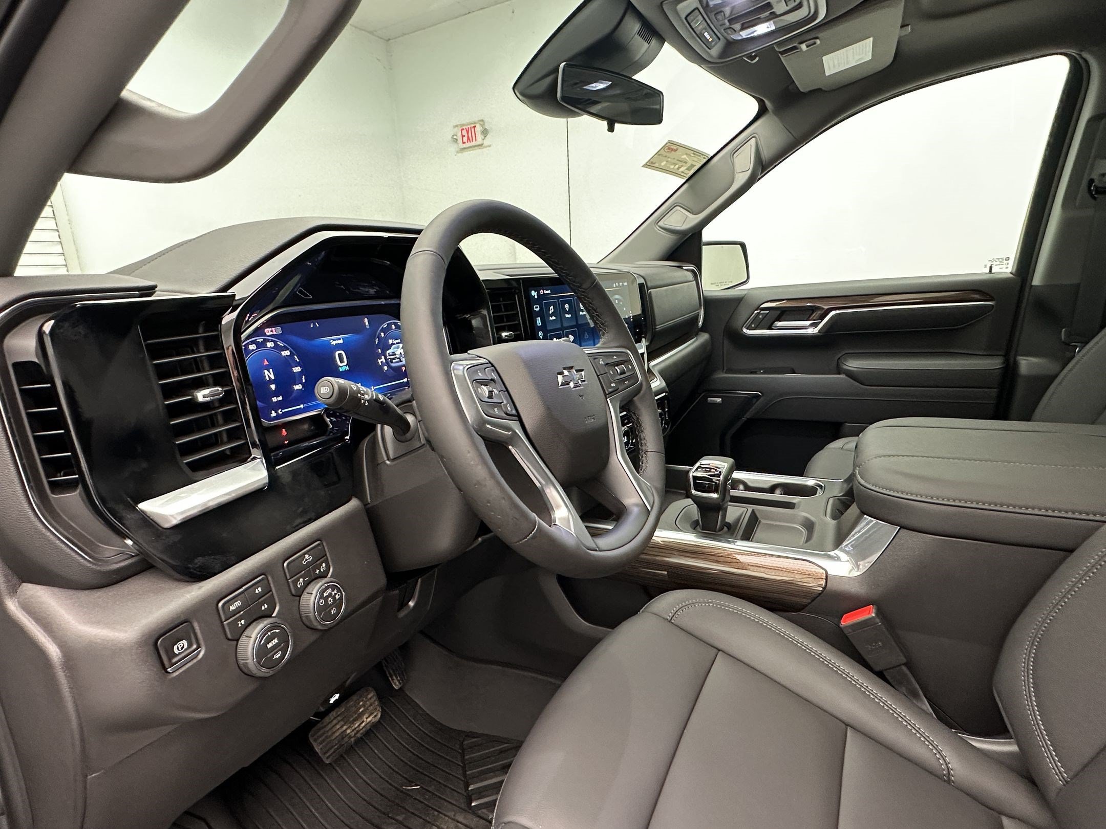 New 2026 Chevrolet Silverado 1500 LT Trail Boss w/ Convenience Package II AWD/4WD image 4
