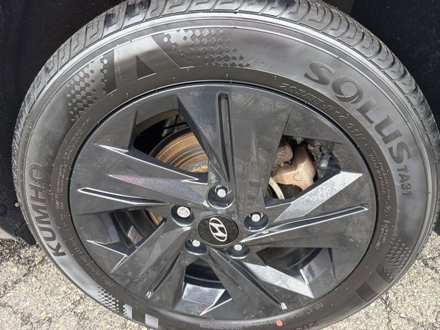 Used 2023 Hyundai Elantra SEL image 12