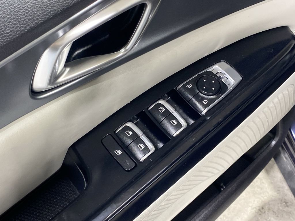 Used 2024 Kia Carnival LX image 15