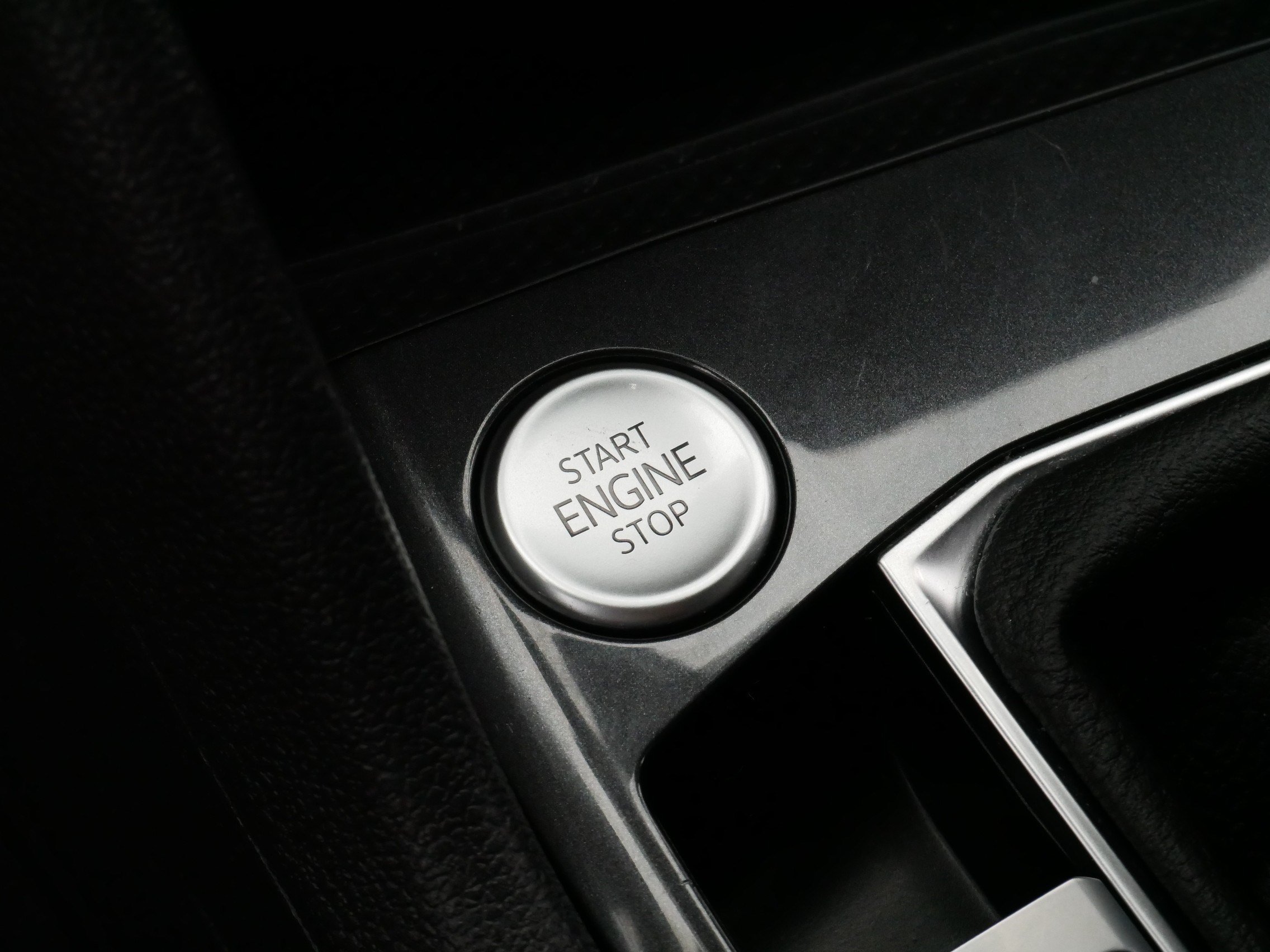 Certified 2023 Volkswagen Tiguan SE R-Line AWD/4WD image 27