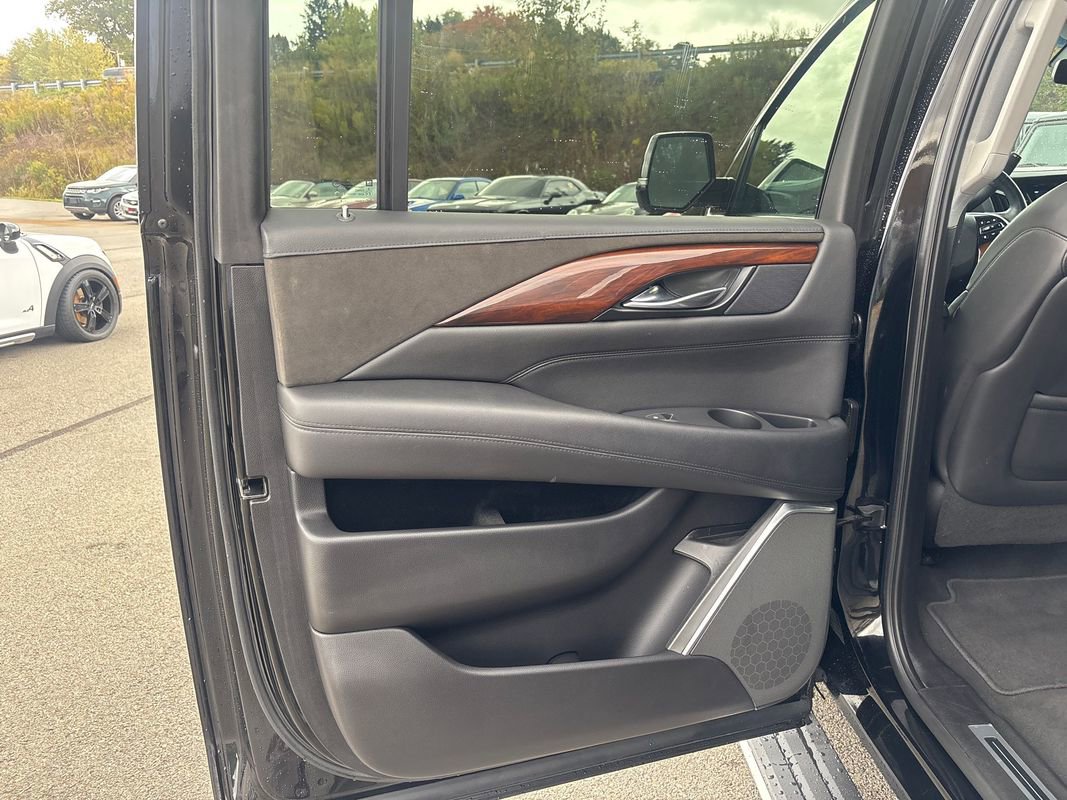 Used 2019 Cadillac Escalade ESV Premium Luxury image 14