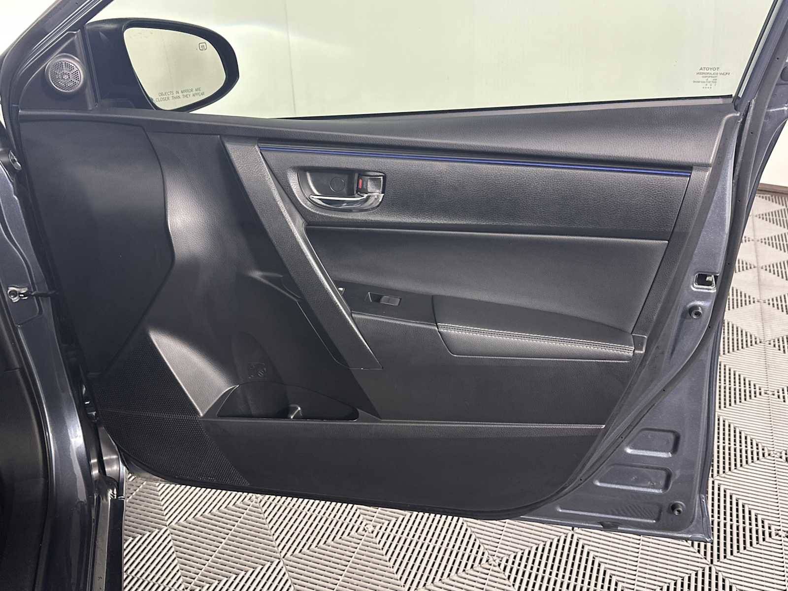 Used 2017 Toyota Corolla SE FWD image 15