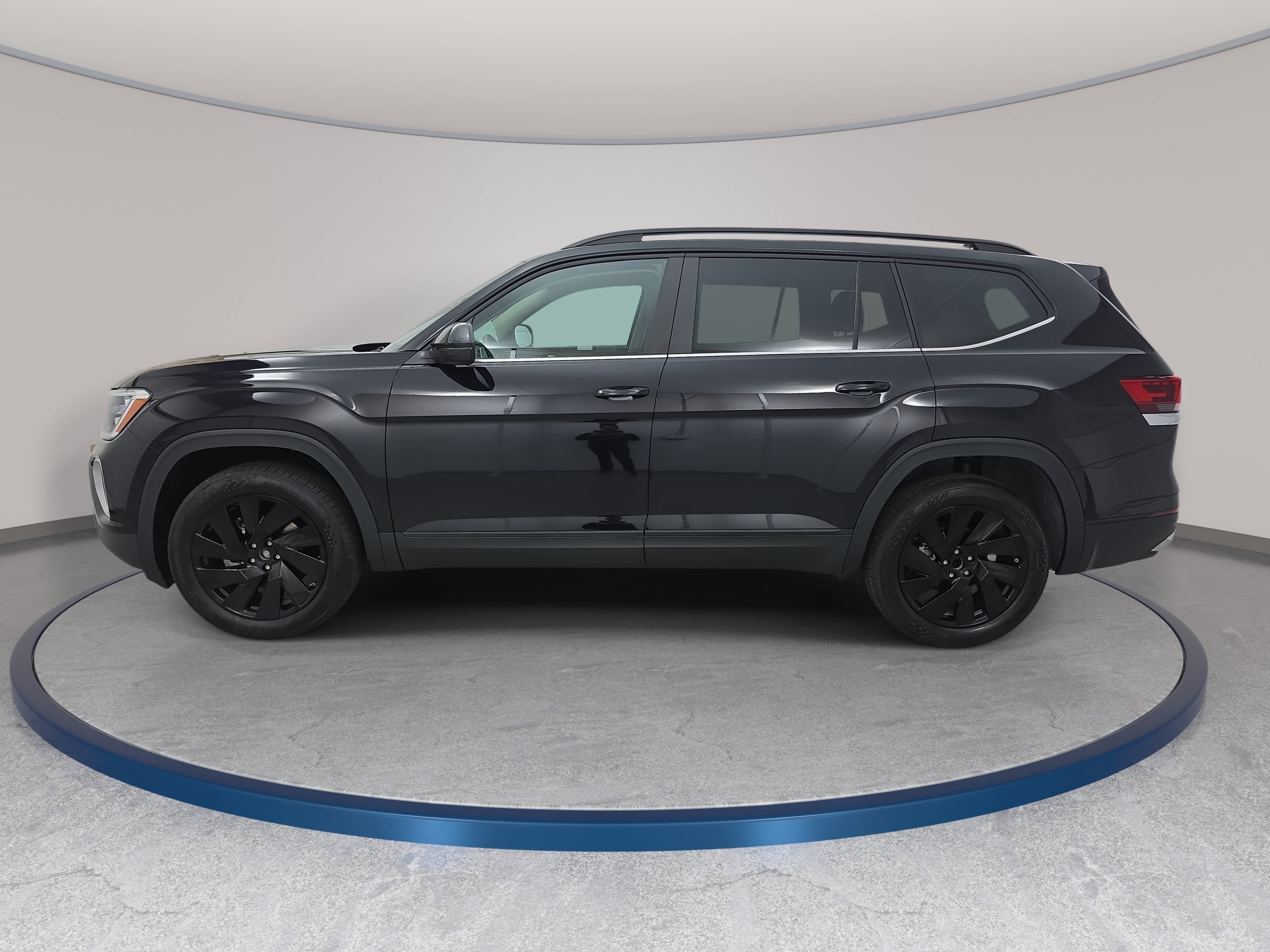 New 2026 Volkswagen Atlas SE FWD image 8