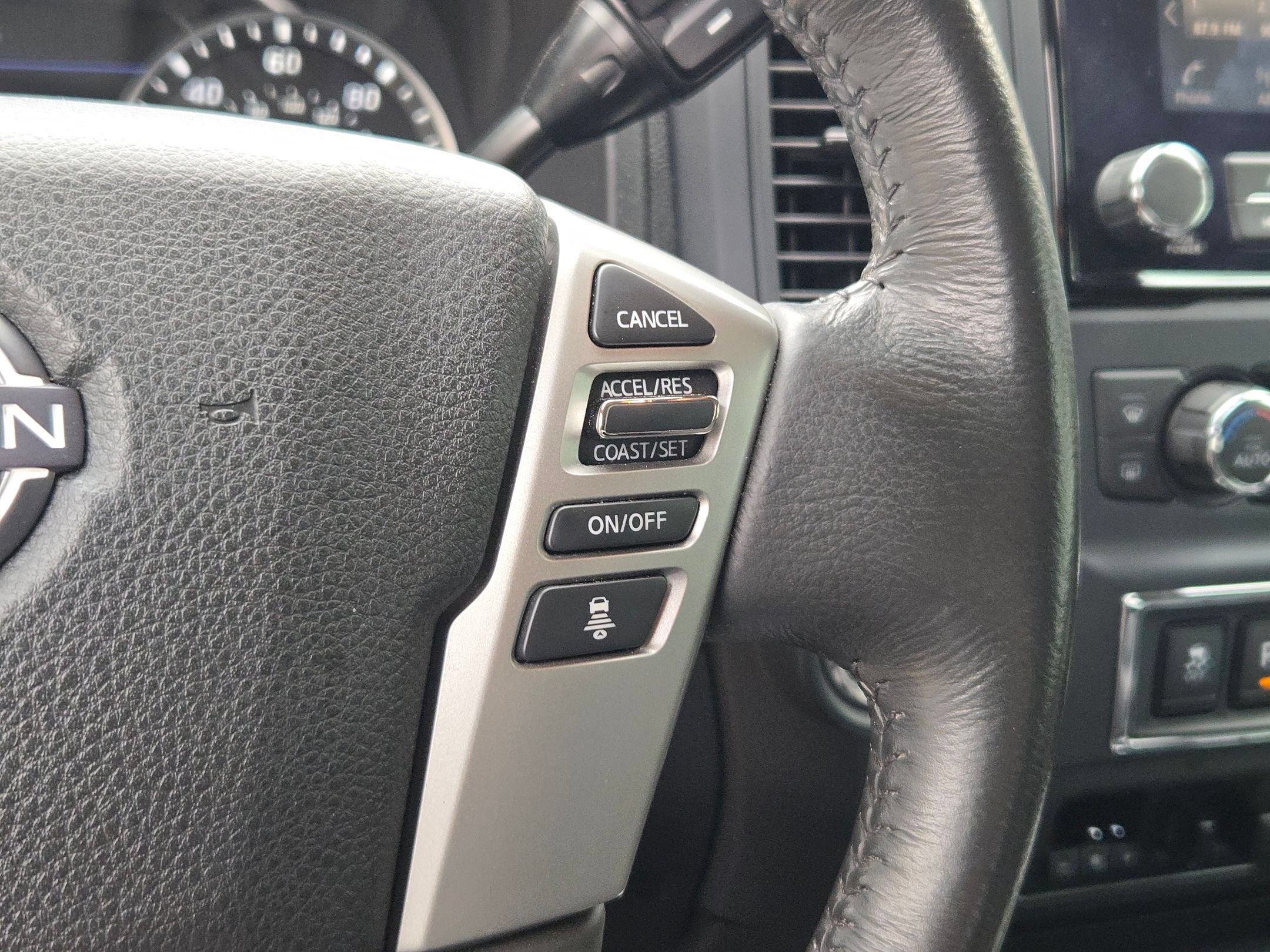 Used 2024 Nissan Titan SV w/ SV Convenience Package RWD image 20