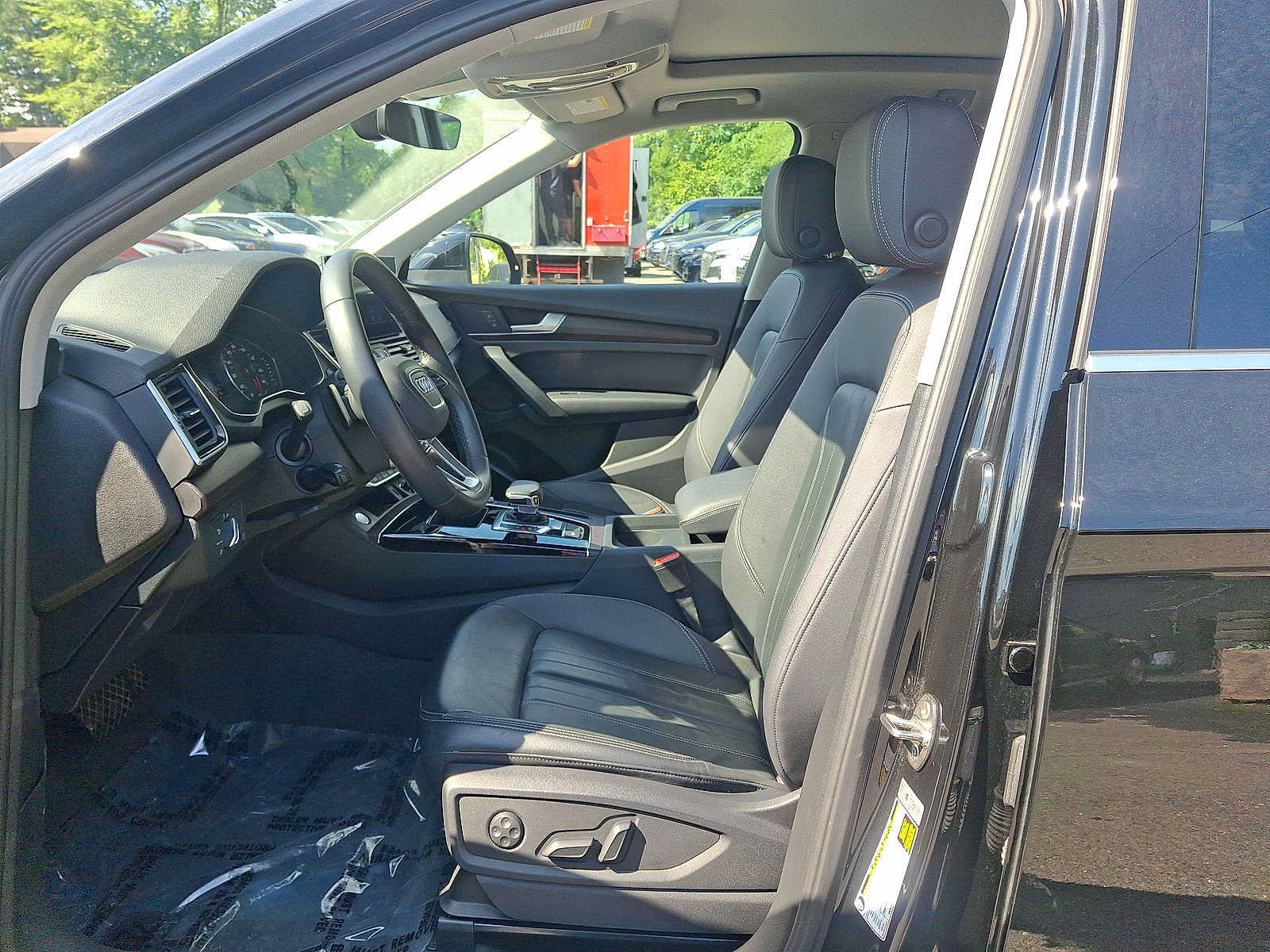 Used 2023 Audi Q5 2.0T Premium w/ Convenience Package AWD/4WD image 17
