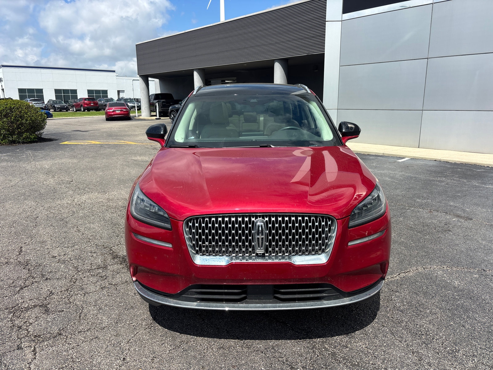 Used 2022 Lincoln Corsair AWD w/ Premium Package image 2