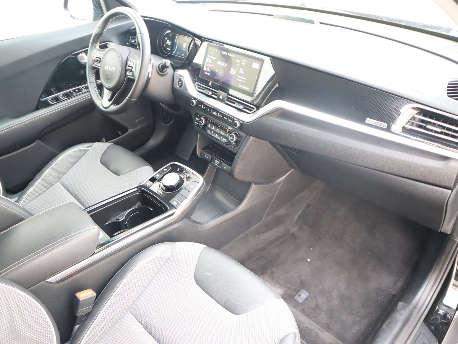 Used 2022 Kia Niro EX image 47