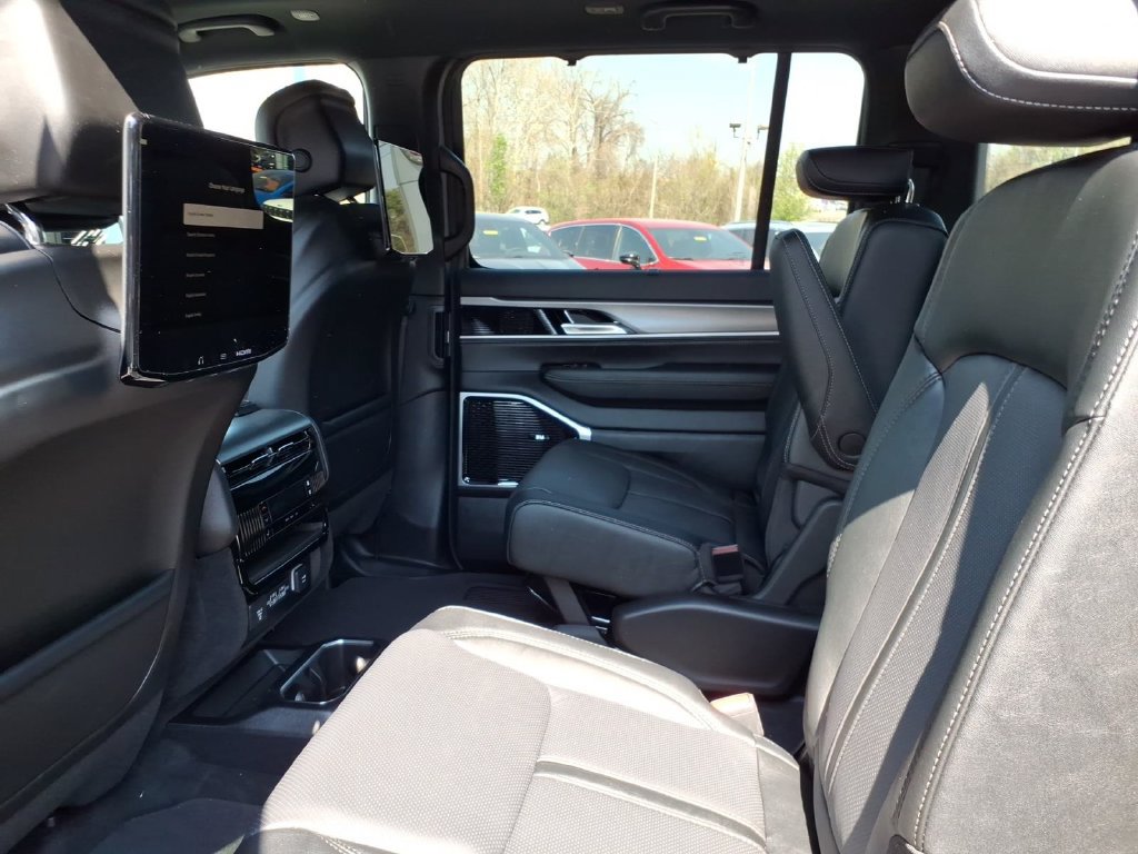New 2026 Jeep Grand Wagoneer Limited AWD/4WD image 8