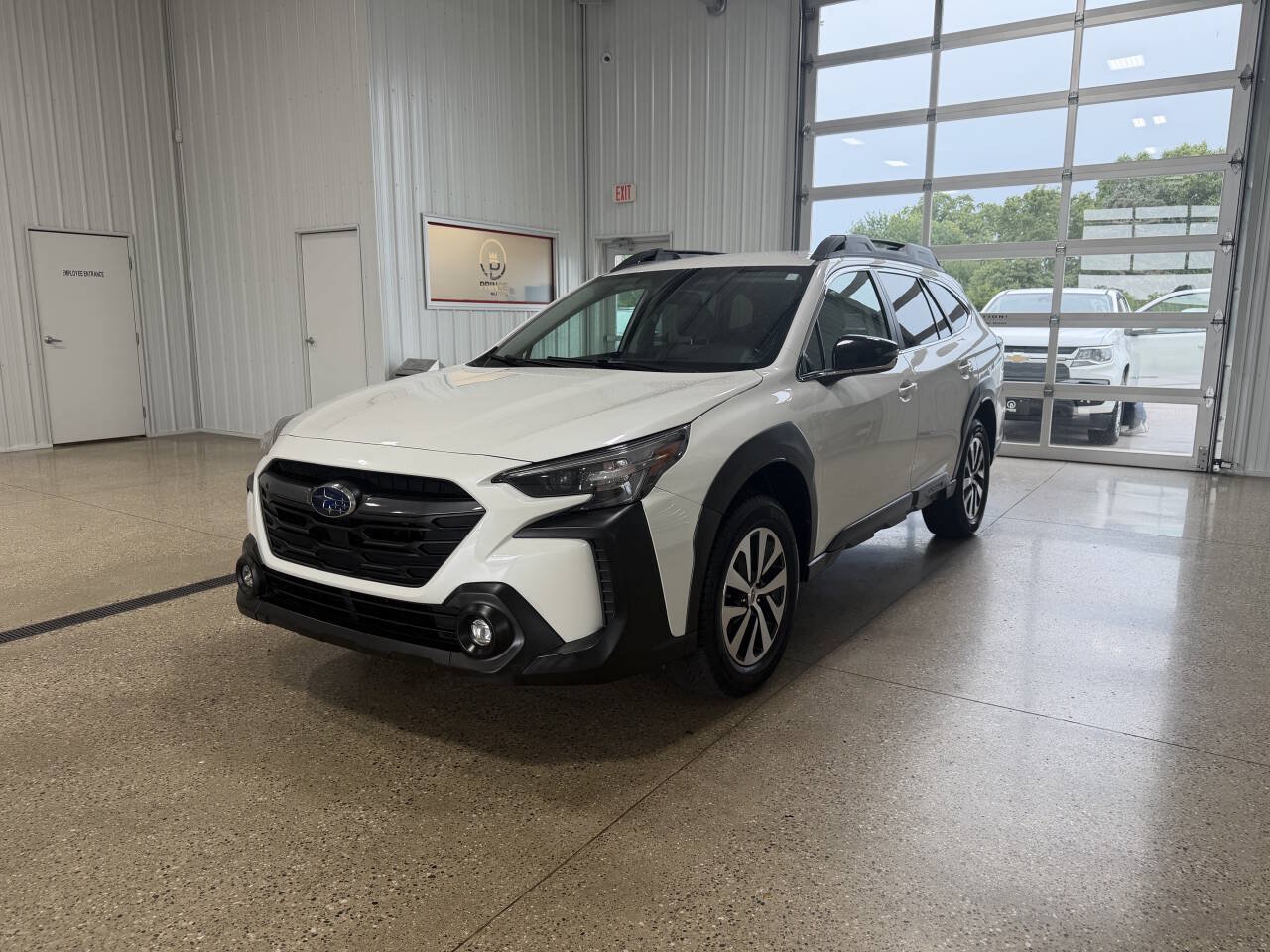 Used 2023 Subaru Outback Premium AWD/4WD image 2