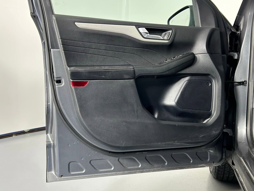 Used 2021 Ford Escape SE w/ SE Sport Appearance Package image 30