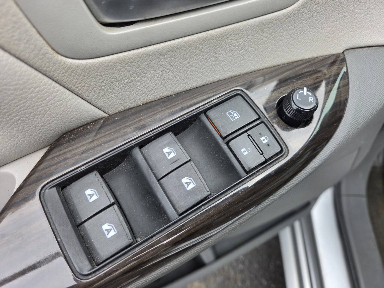 Used 2015 Toyota Sienna XLE FWD image 12