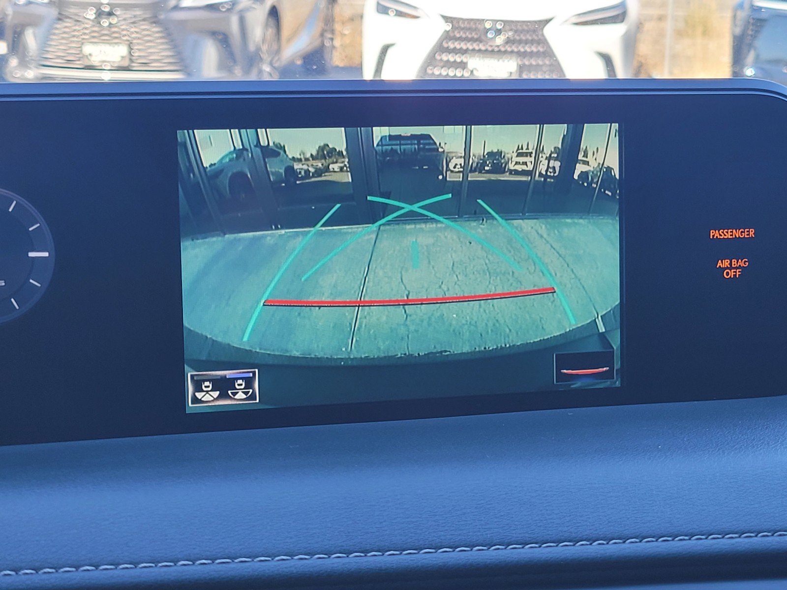 Certified 2022 Lexus UX 200 w/ Accessory Package (Z2) FWD image 24