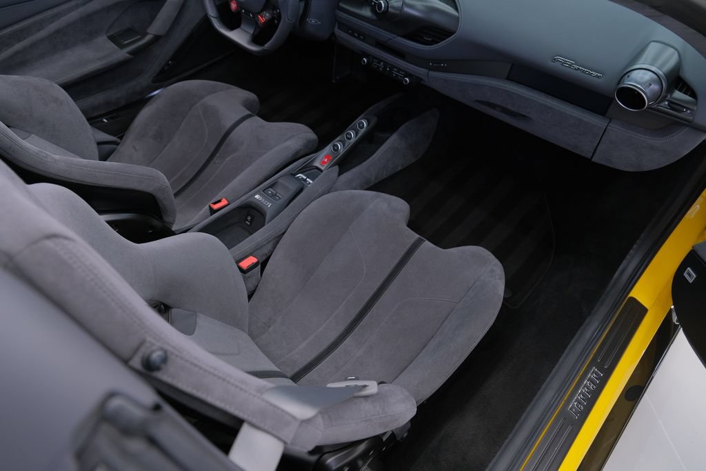 Used 2021 Ferrari F8 Tributo RWD image 23