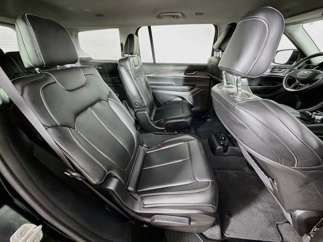 Used 2023 Jeep Grand Cherokee L Limited w/ Black Appearance Package AWD/4WD image 28