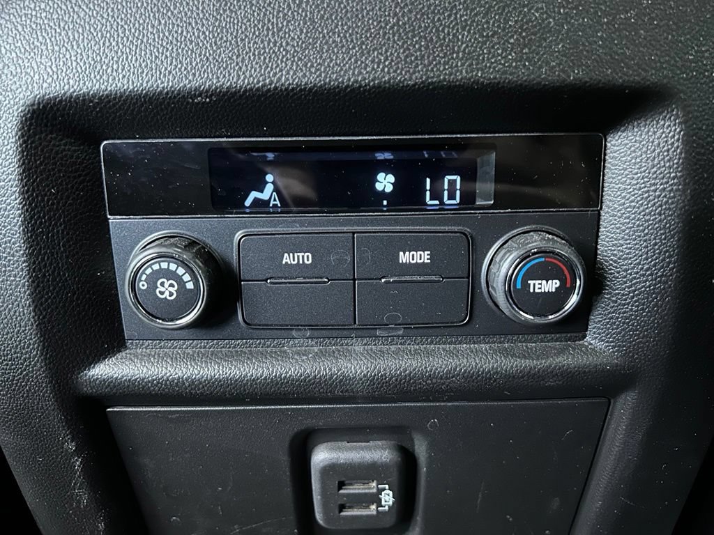 Used 2023 Chevrolet Traverse LT AWD/4WD image 40