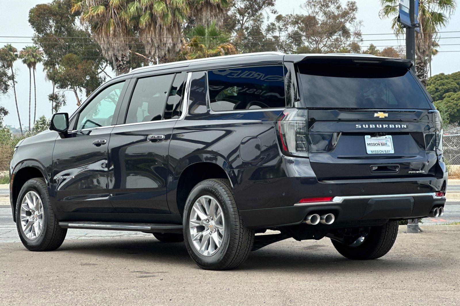 New 2025 Chevrolet Suburban Premier RWD image 6