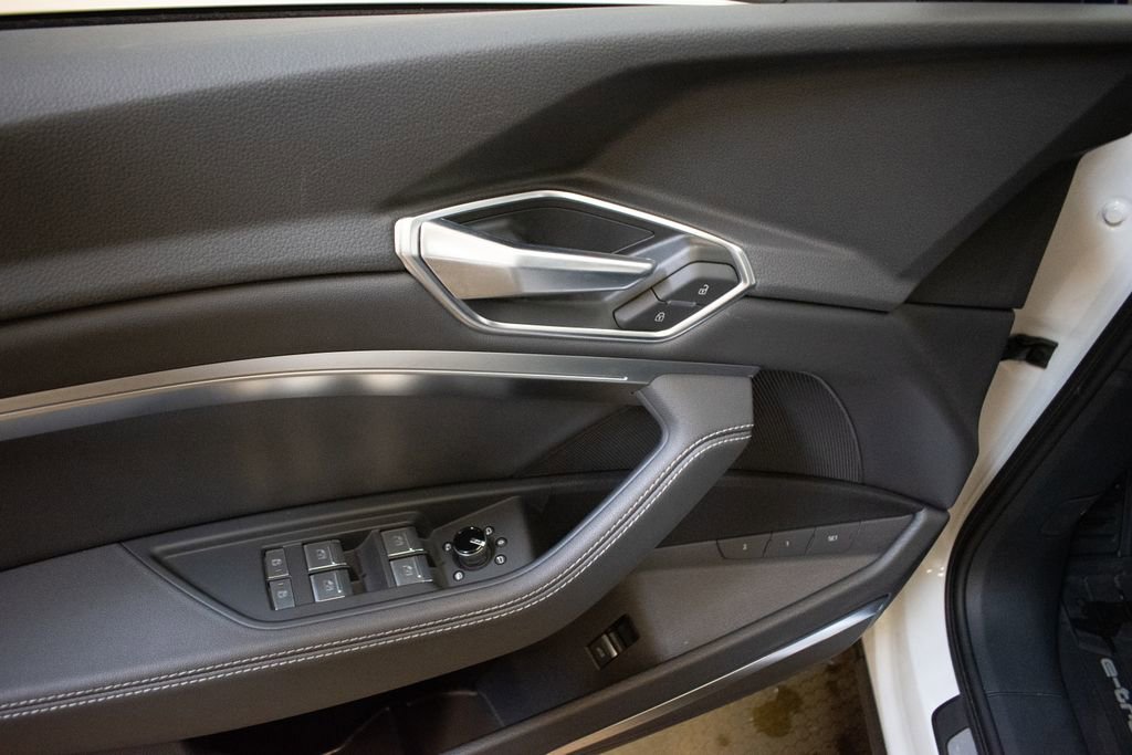 Used 2023 Audi e-tron Premium Plus w/ Premium Plus Package image 23