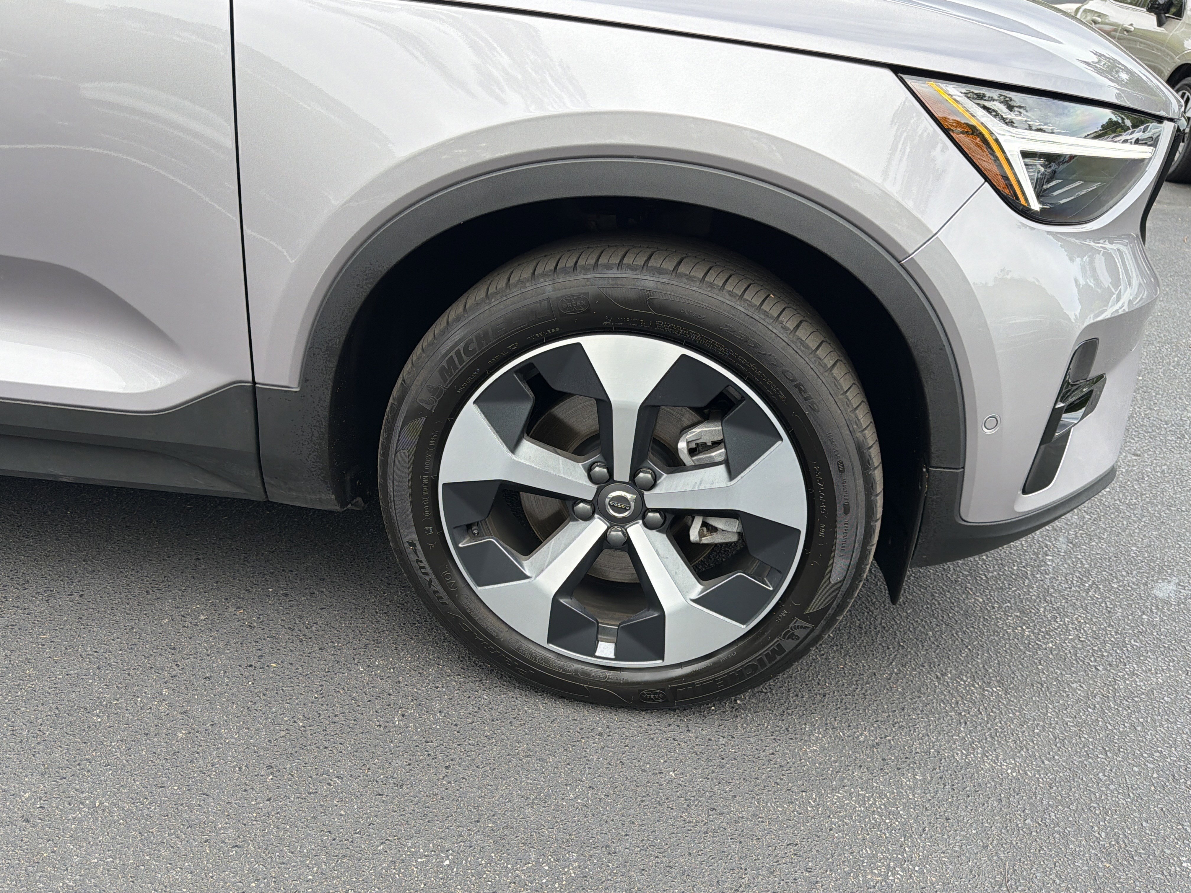 Used 2026 Volvo XC40 B5 Plus w/ Protection Package Premier image 13