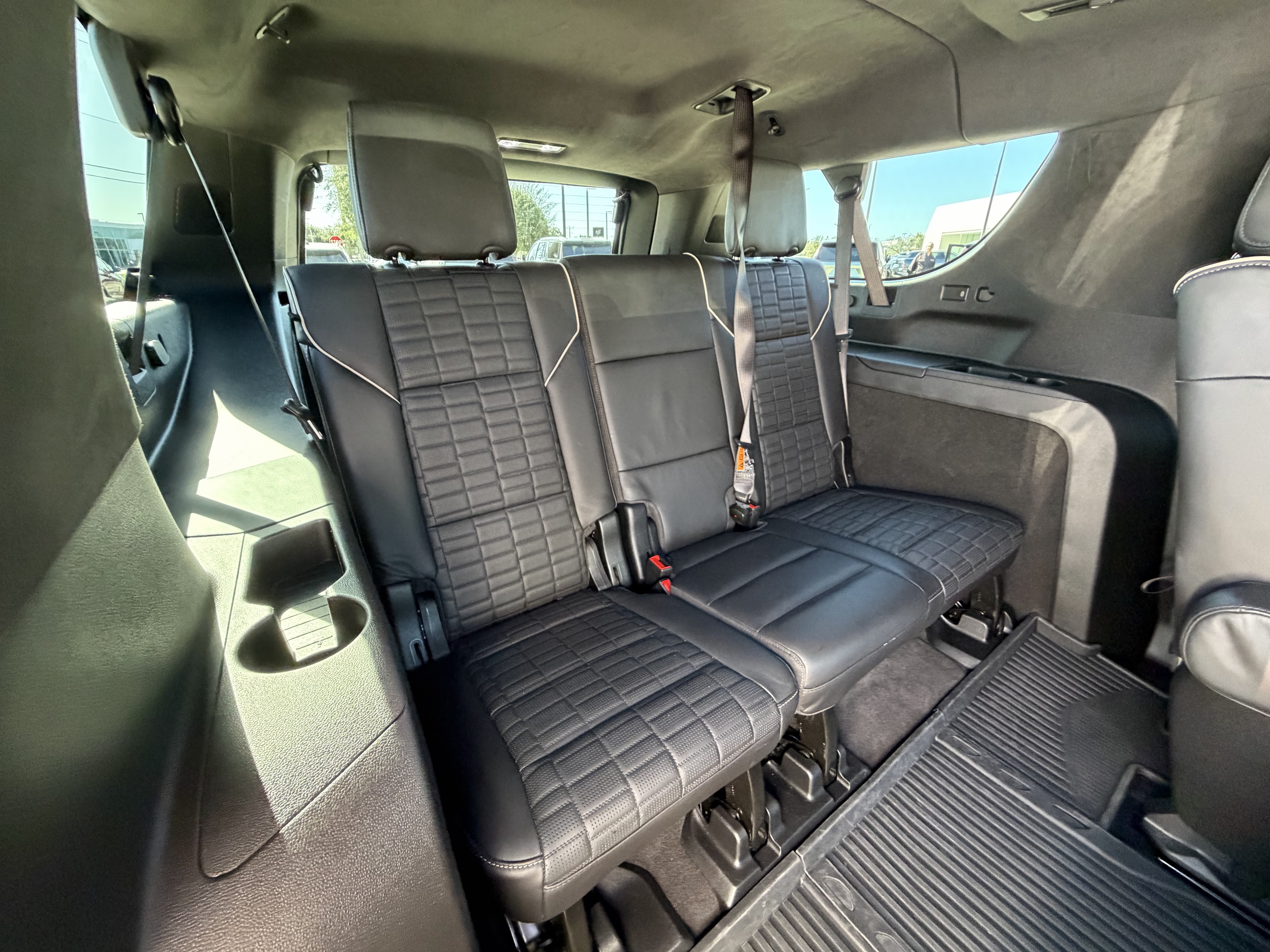Certified 2026 Cadillac Escalade ESV Platinum Sport w/ LPO, ONYX Package AWD/4WD image 17
