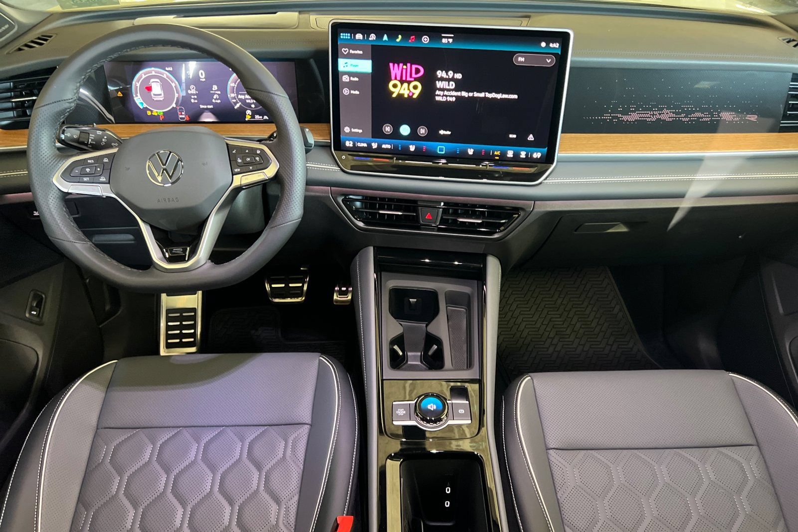 New 2026 Volkswagen Tiguan SEL R-Line AWD/4WD image 13
