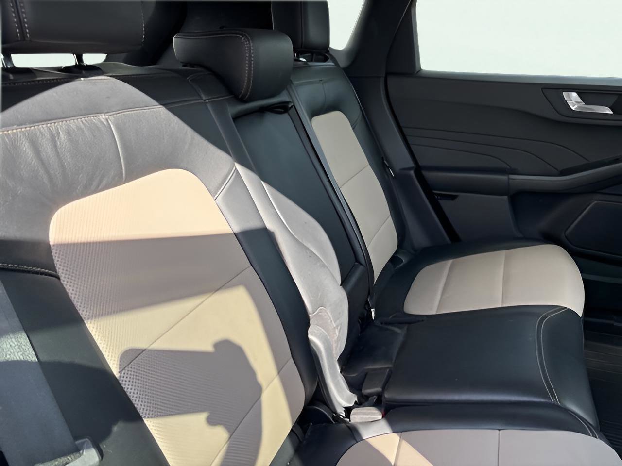 Used 2021 Ford Escape Titanium w/ Titanium Premium Package image 17