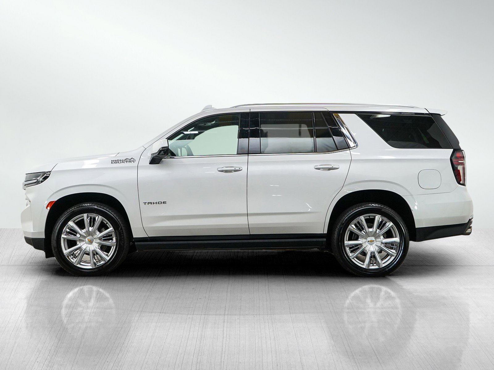 Used 2023 Chevrolet Tahoe High Country w/ Premium Package 2 AWD/4WD image 2