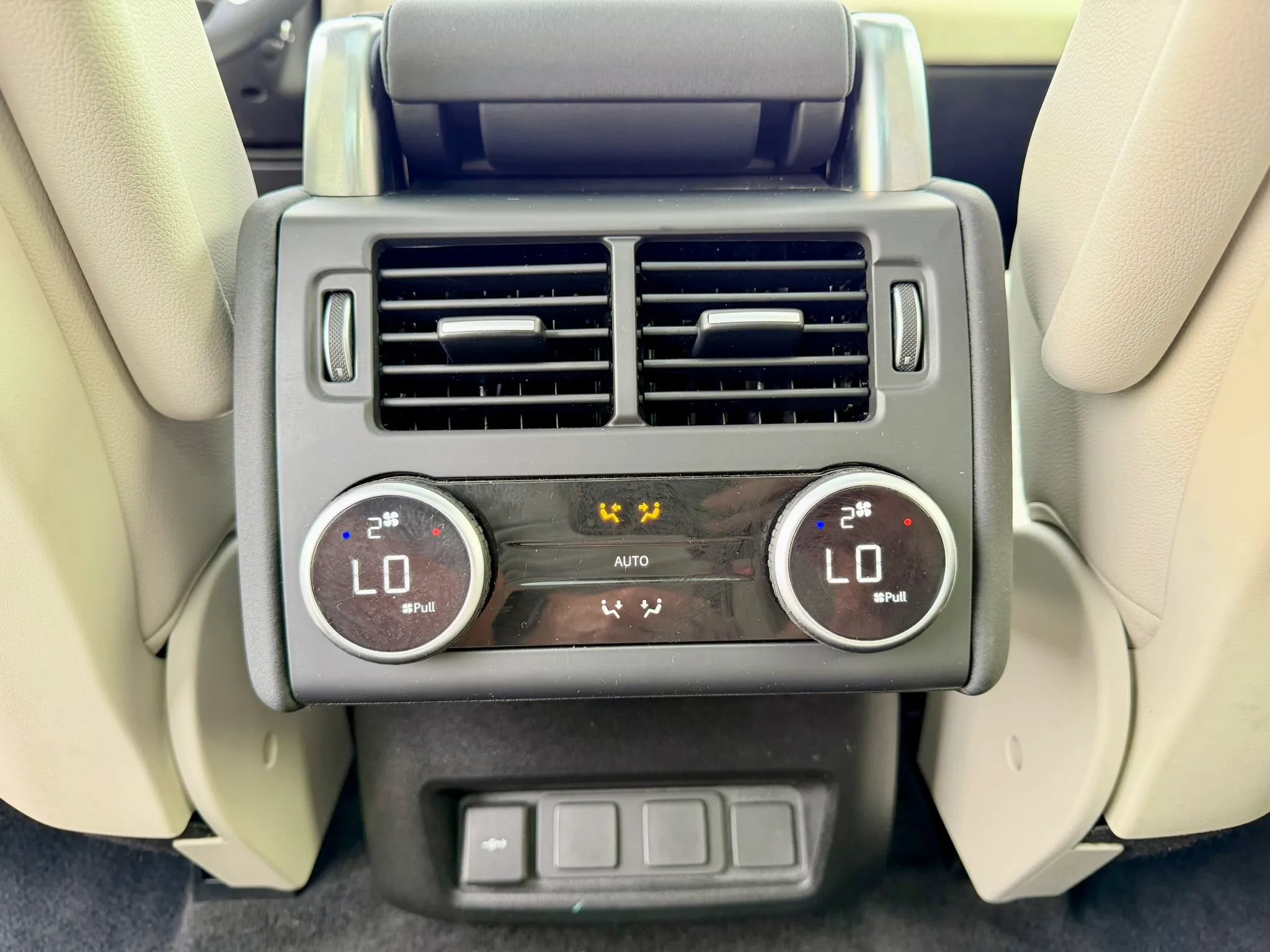 Used 2023 Land Rover Discovery S AWD/4WD image 37