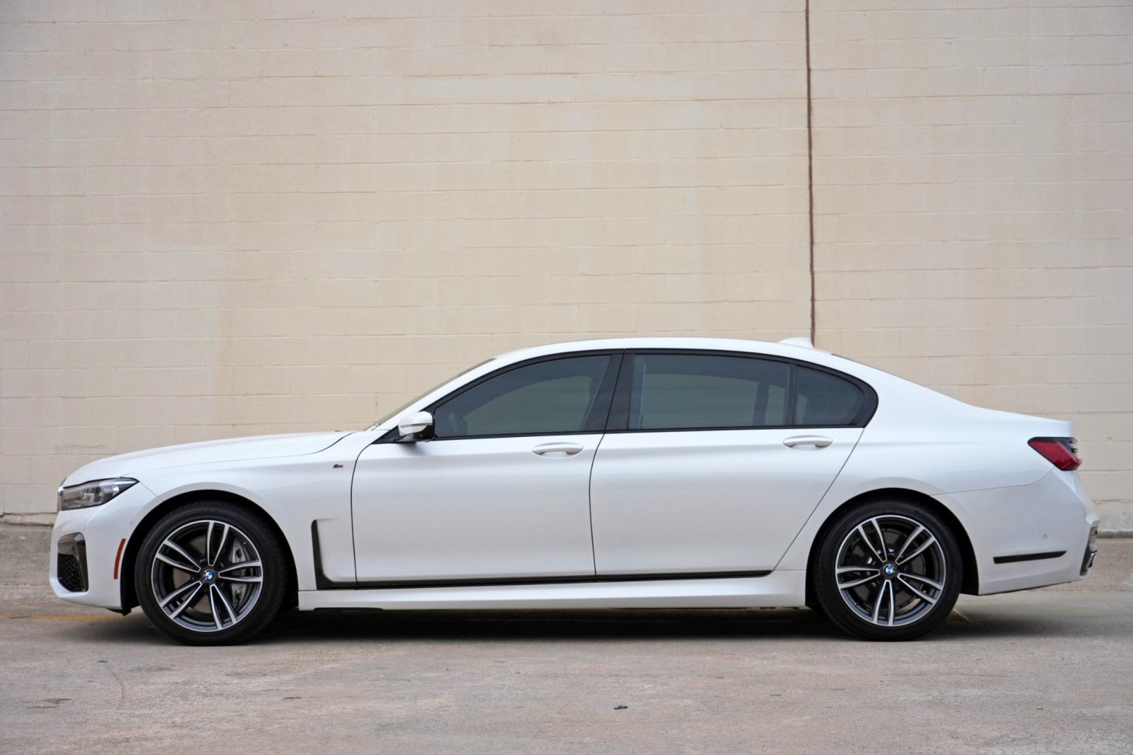 Used 2020 BMW 750i xDrive w/ Executive Package AWD/4WD image 10