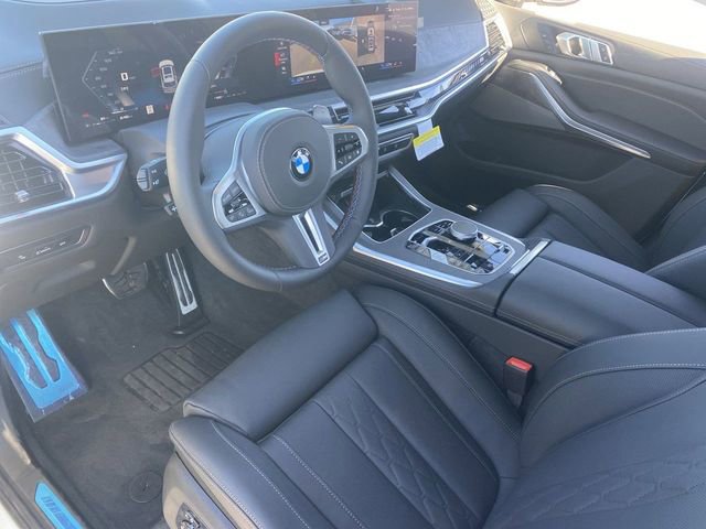 Used 2025 BMW X7 M60i w/ Climate Comfort Package image 18