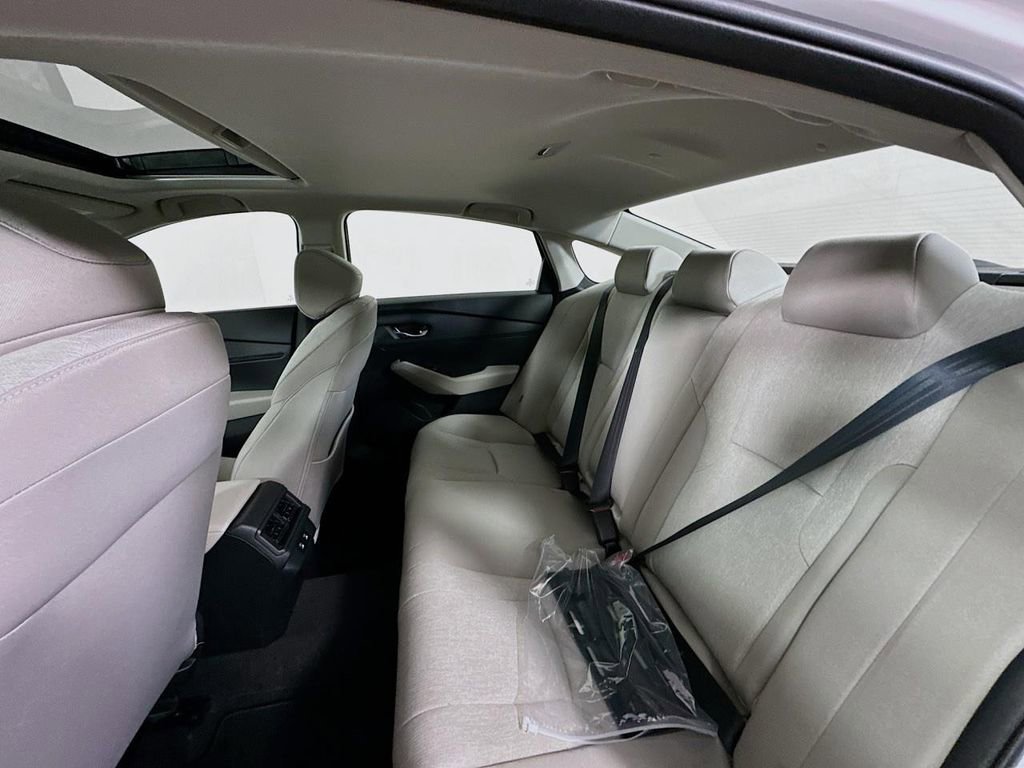 Certified 2025 Honda Accord SE image 17