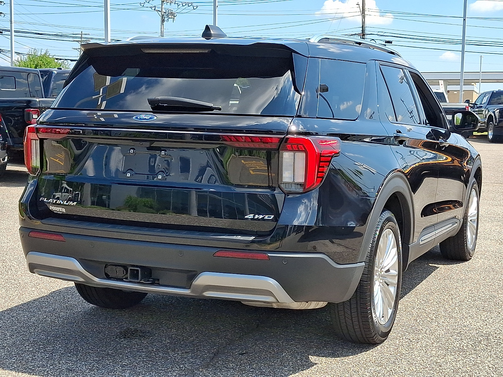 Certified 2025 Ford Explorer Platinum w/ LUX Leather Package AWD/4WD image 10