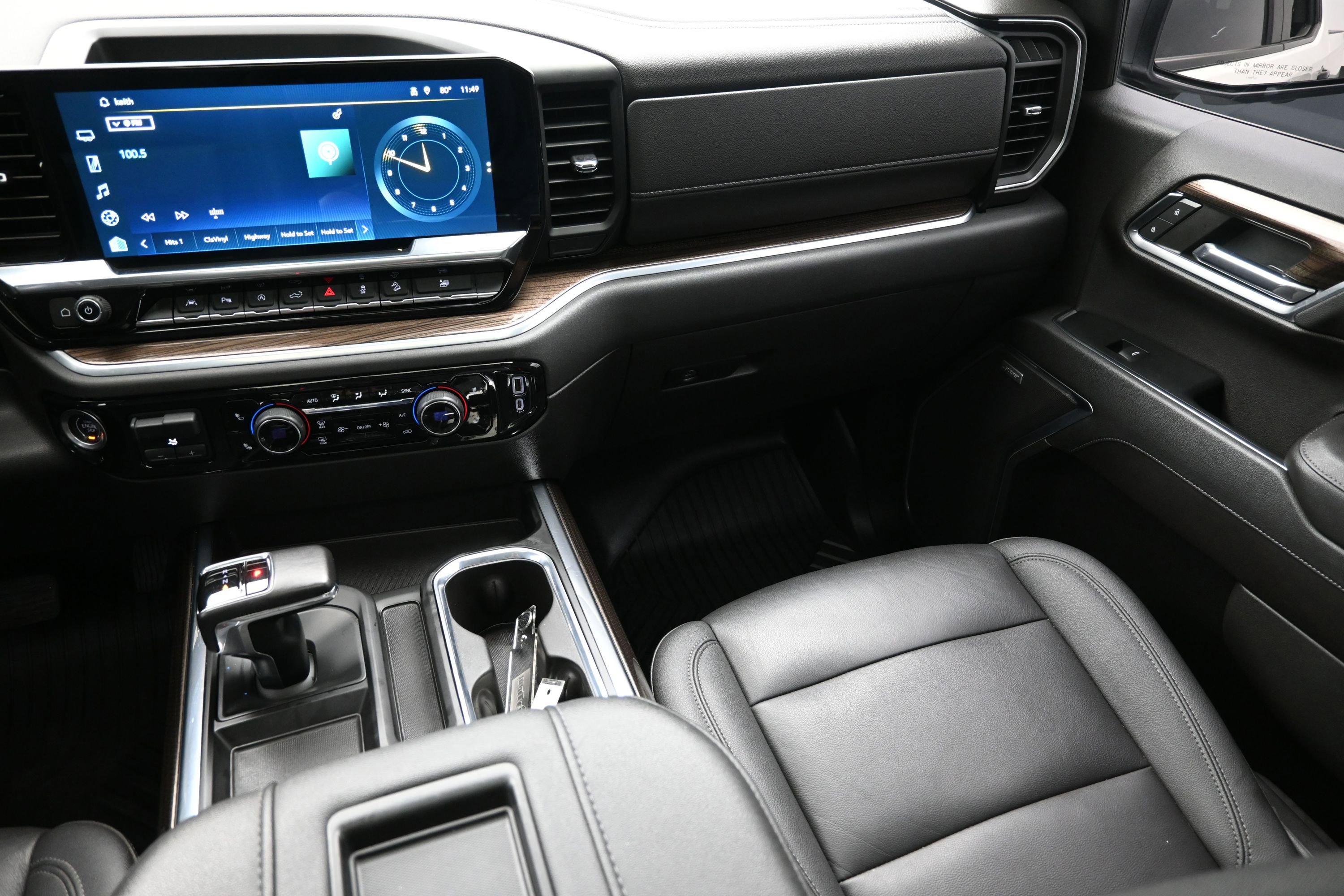 Used 2022 Chevrolet Silverado 1500 LT Trail Boss w/ LT Trail Boss Premium Package AWD/4WD image 37