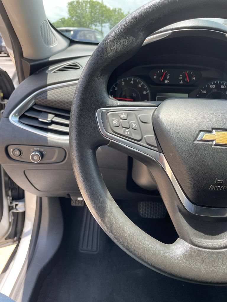 Used 2016 Chevrolet Malibu LT FWD image 15