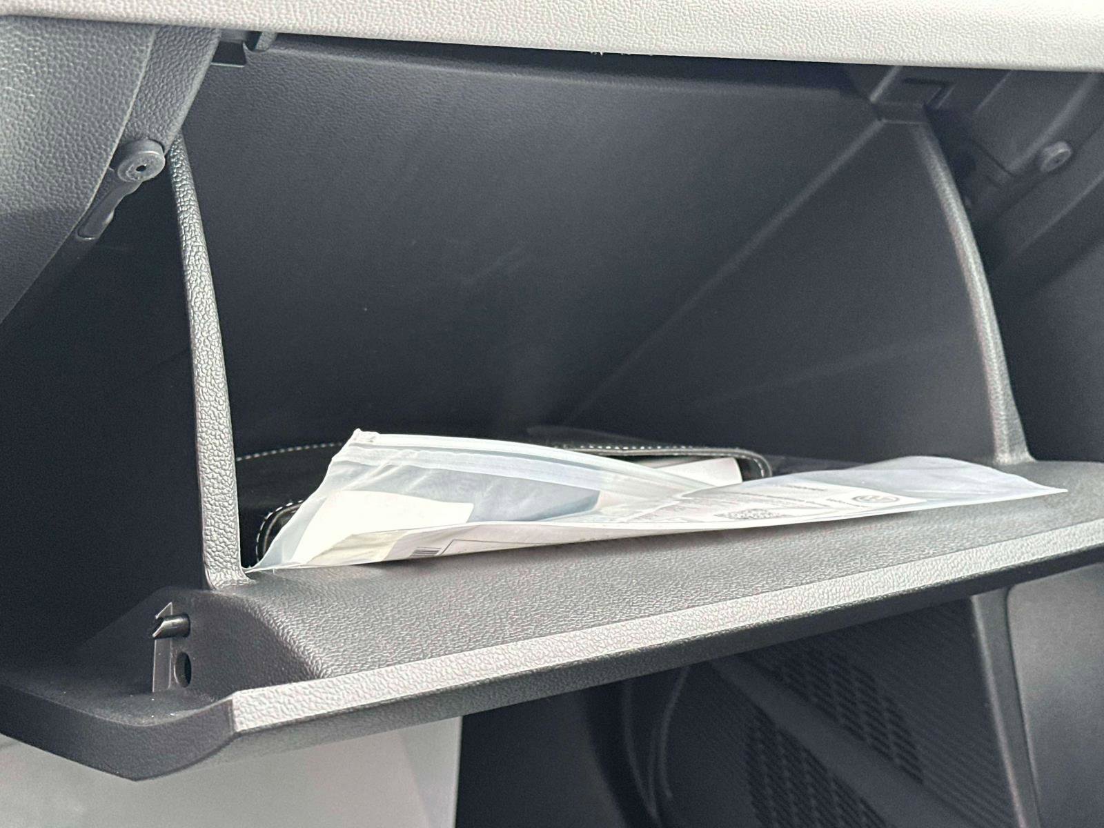 Certified 2022 Volkswagen Taos SE w/ Panoramic Sunroof Package image 31