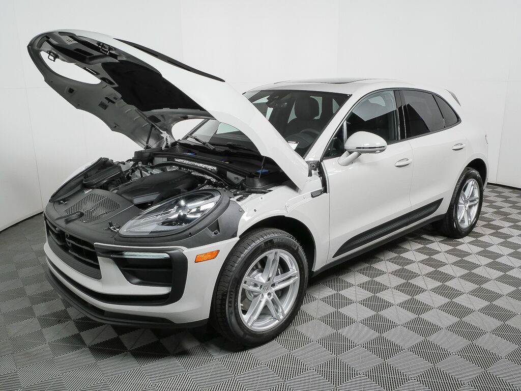 Certified 2026 Porsche Macan Turbo AWD/4WD image 33