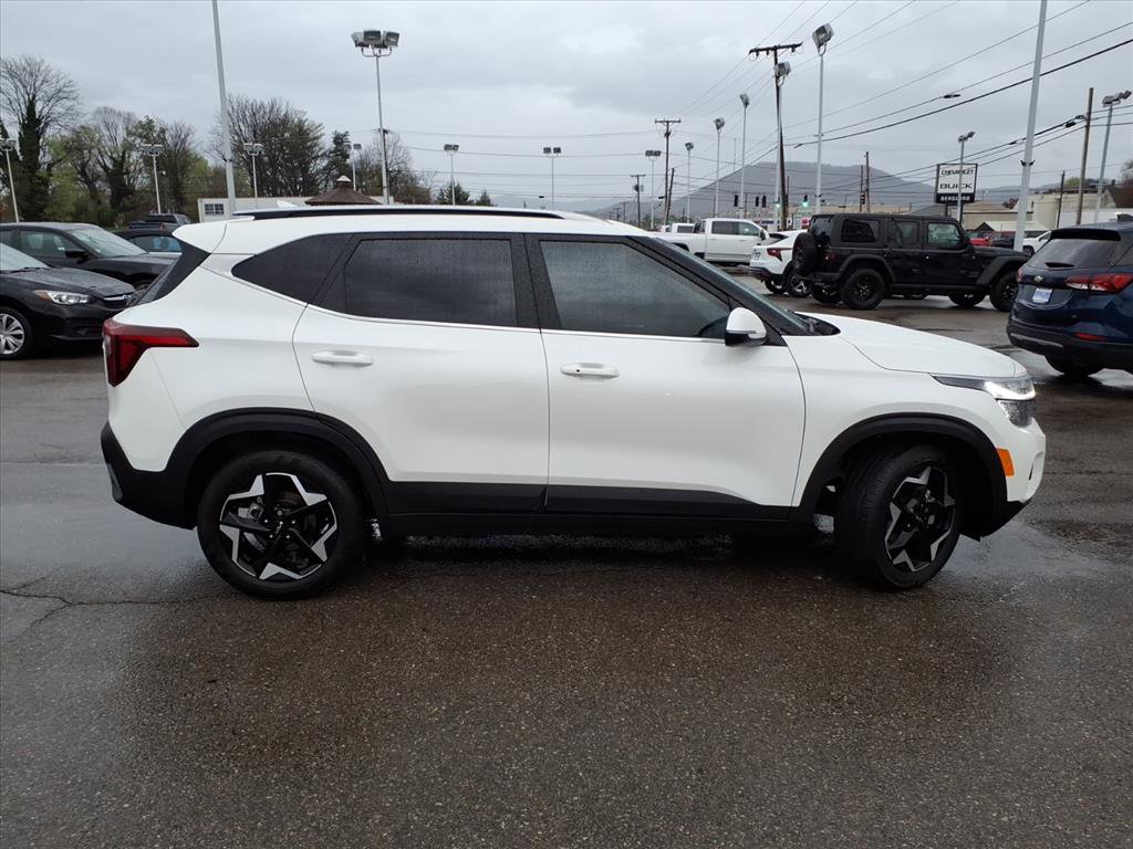 Used 2025 Kia Seltos EX w/ EX Sunroof Package image 3