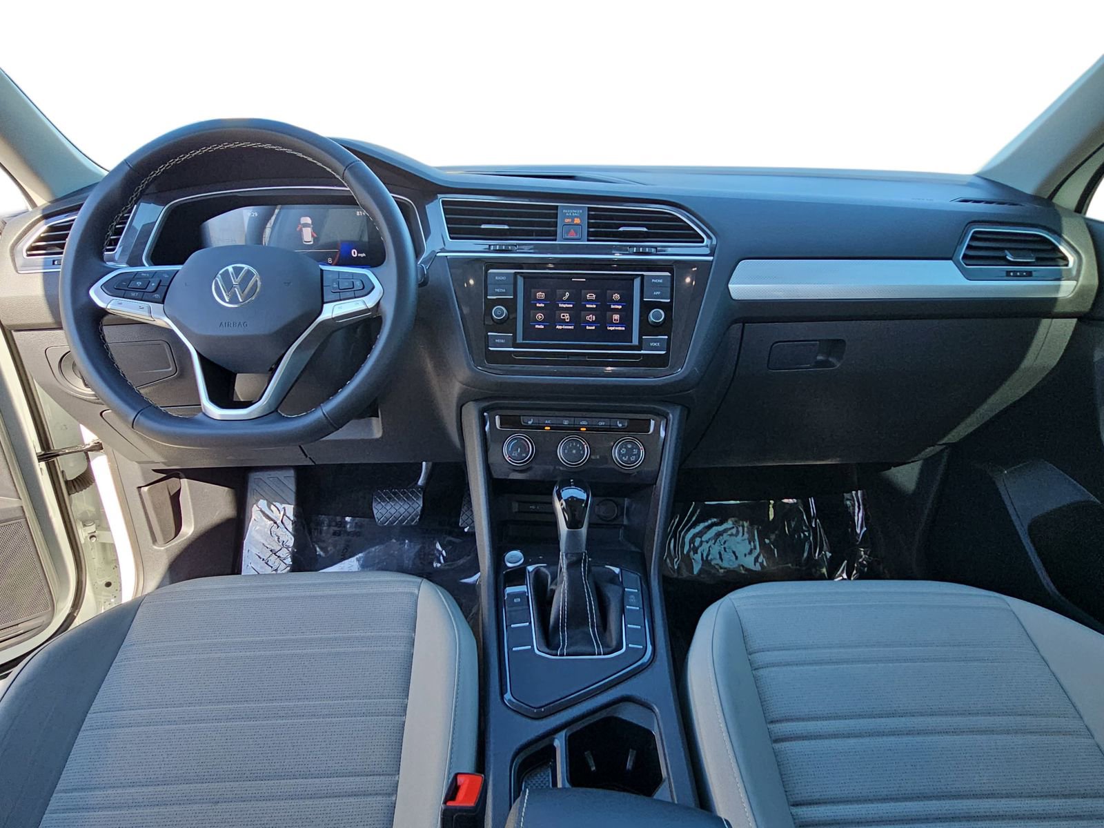 Used 2024 Volkswagen Tiguan S image 9