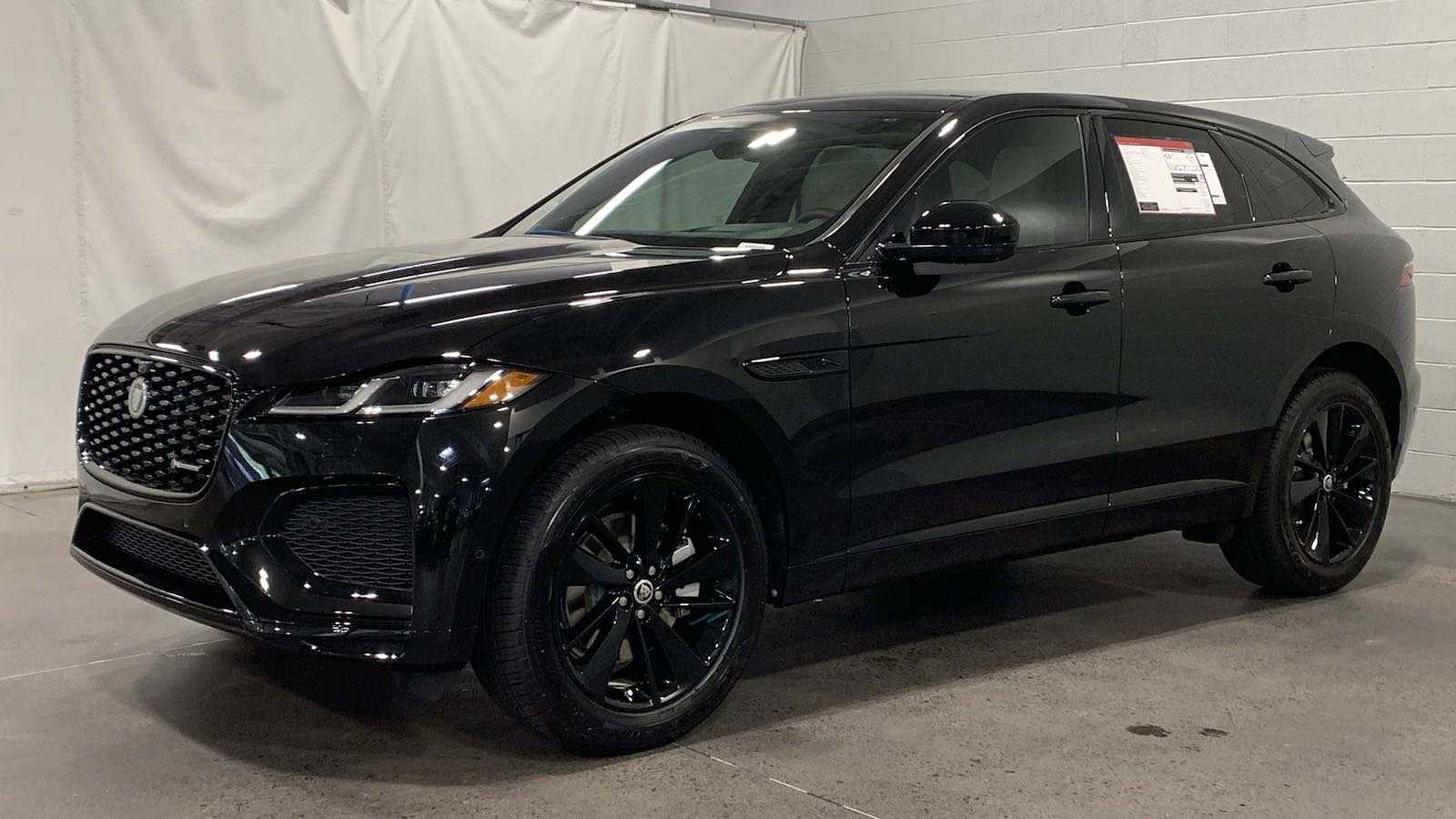 Used 2025 Jaguar F-PACE R-Dynamic S image 1