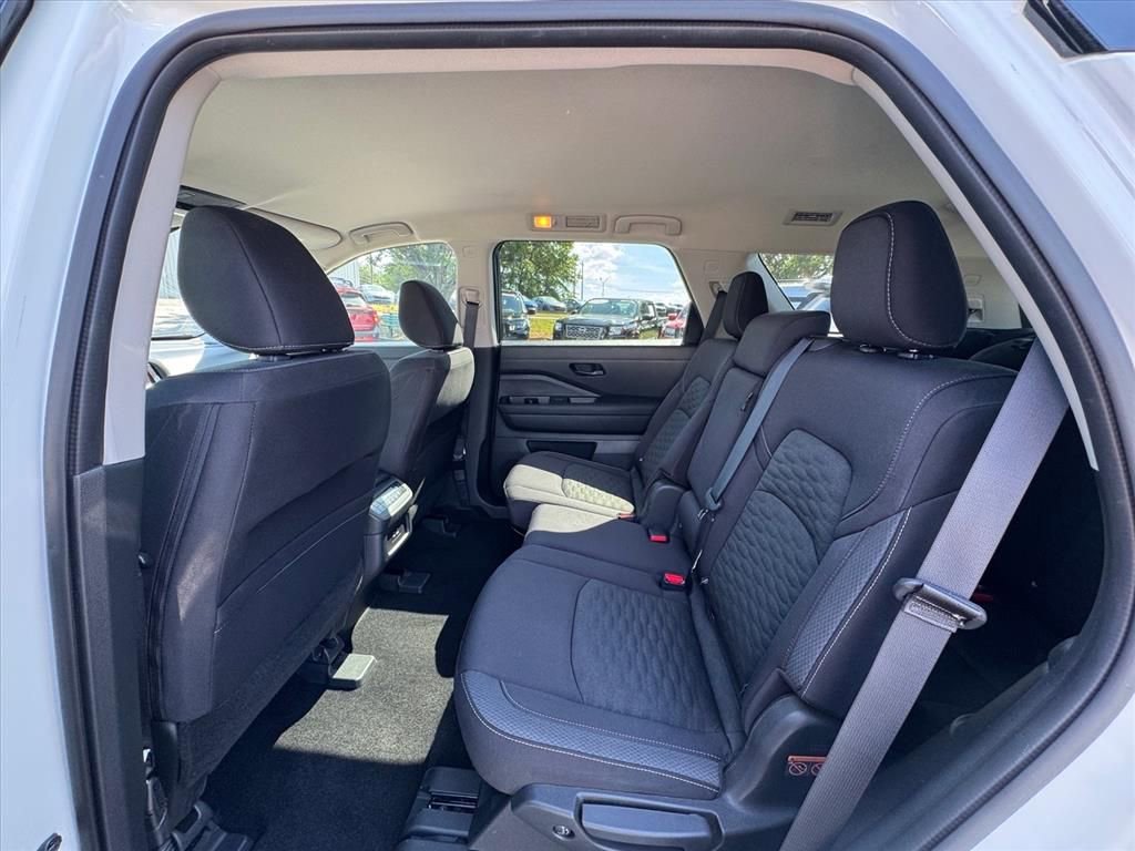 Certified 2024 Nissan Pathfinder SV FWD image 11