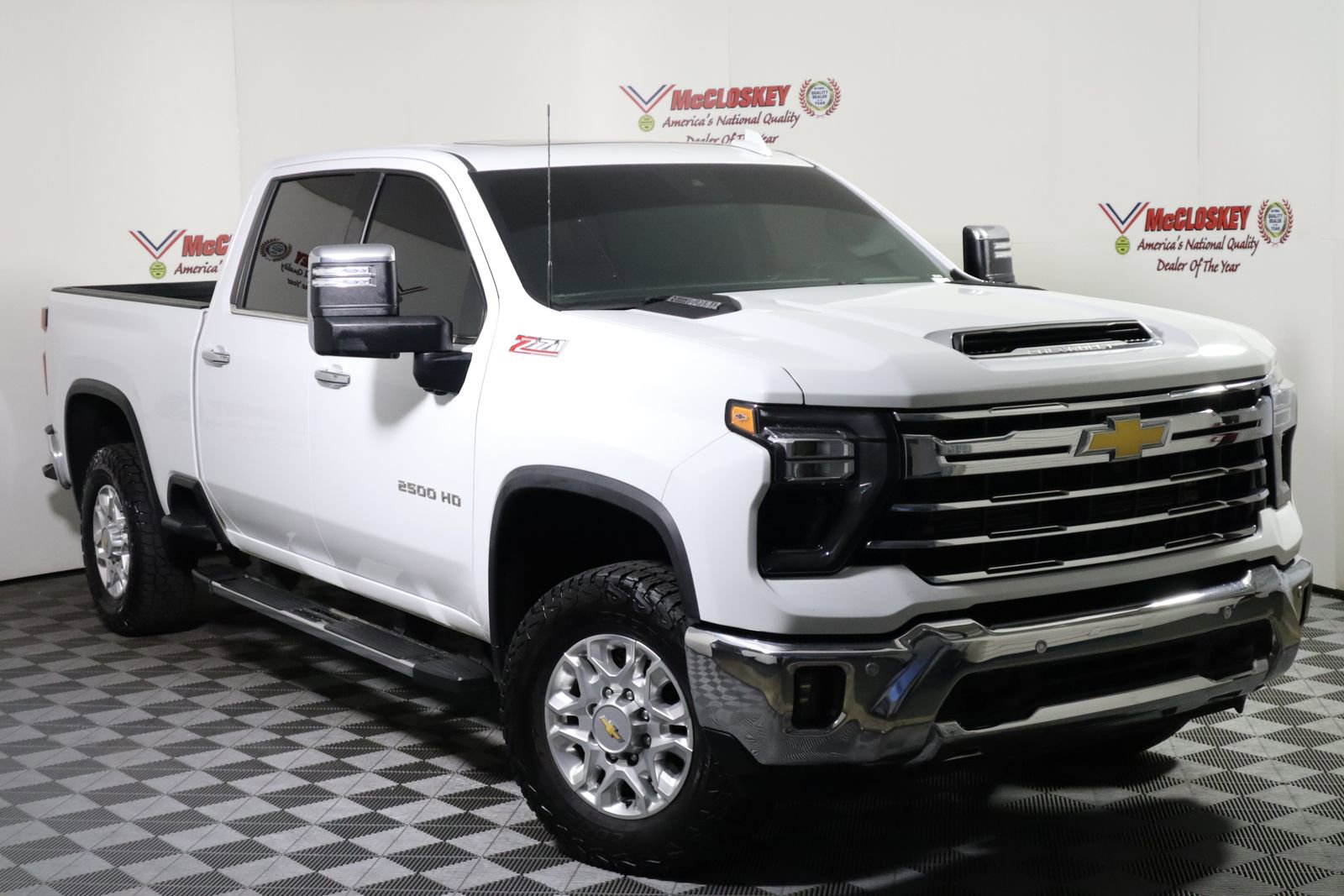 Used 2024 Chevrolet Silverado 2500 LTZ w/ LTZ Convenience Package image 3