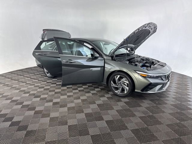 Certified 2025 Hyundai Elantra SEL image 16