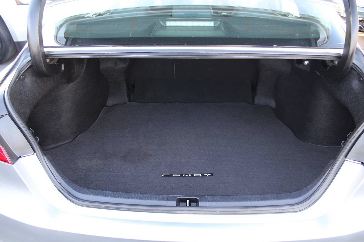 Used 2019 Toyota Camry LE w/ Carpet Mat Package FWD image 29