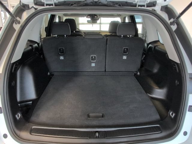 Used 2023 Jeep Grand Cherokee Laredo AWD/4WD image 26