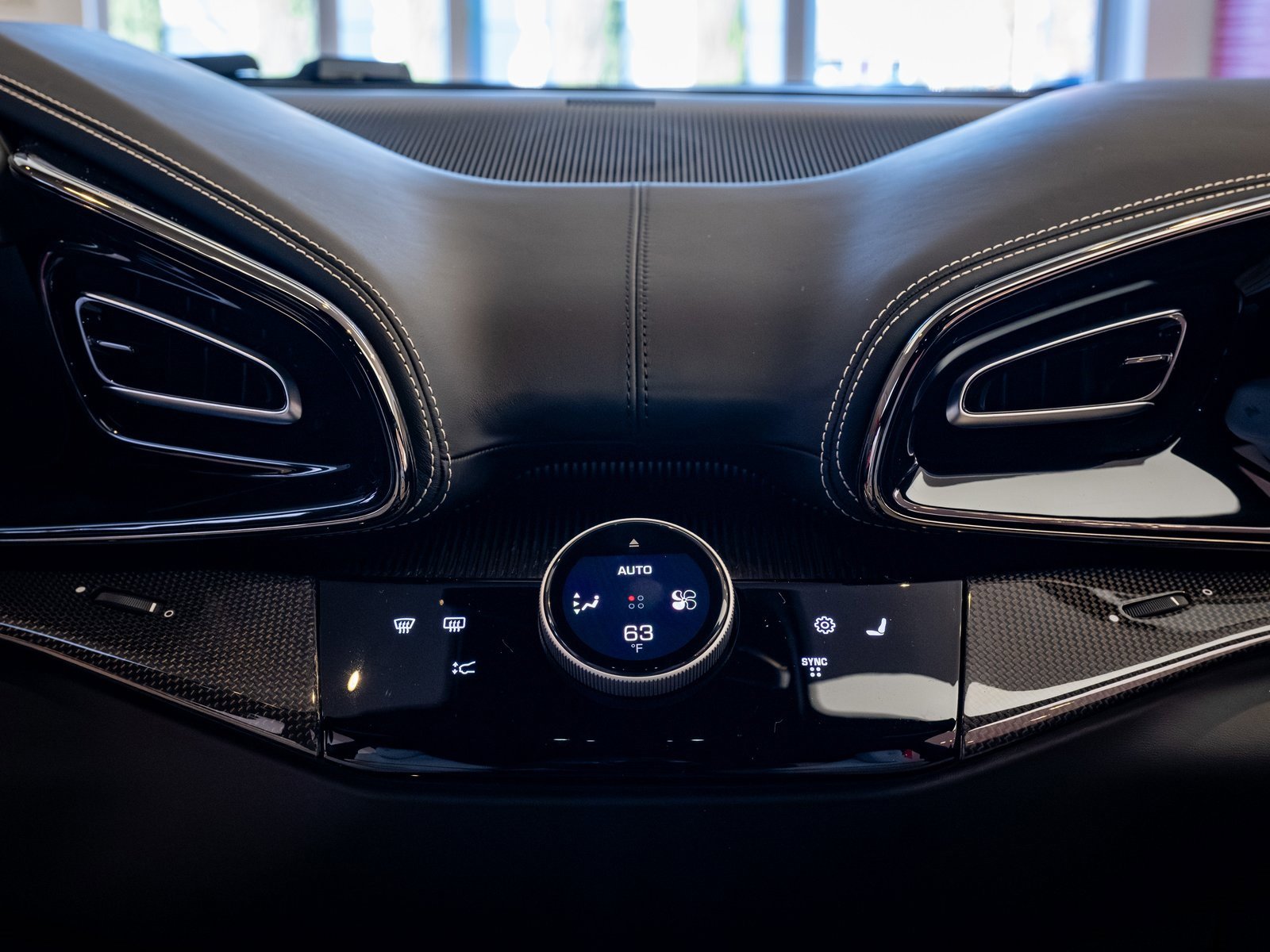 Used 2024 Ferrari Purosangue image 18