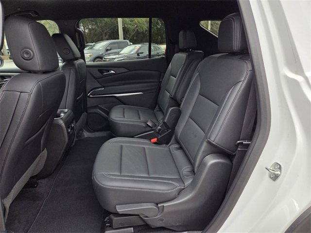 Used 2025 Chevrolet Traverse LT image 13